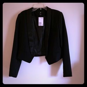 NWT H&M black cropped blazer with satin collars